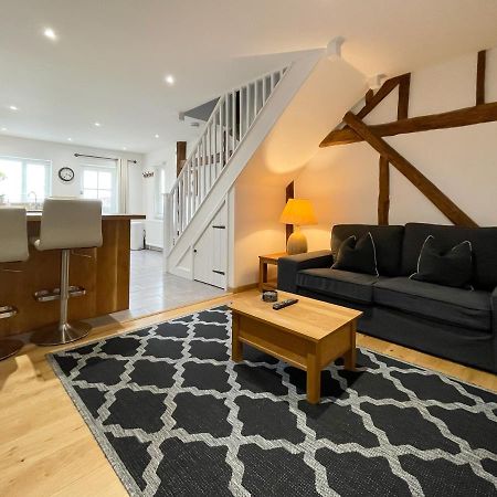 Immaculate Barn Annexe Close To Stansted Airport เกรทดันโมว์ ภายนอก รูปภาพ